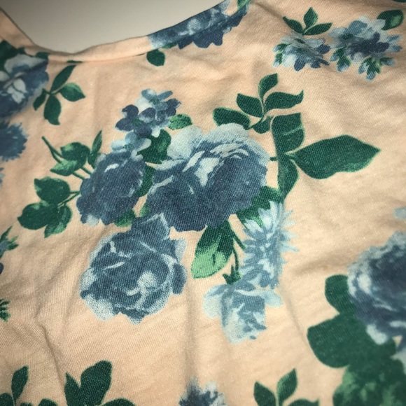 Super cute urban outfitters crop top! - Picture 3 of 3